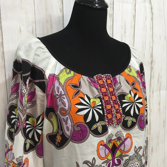 Robert Graham Tops - Robert Graham white colorful pullover top - size M